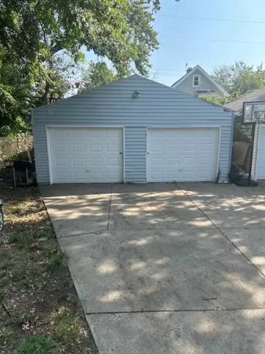 Main picture of 3337 W 123rd St