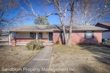 Main picture of 4107 E 49th St