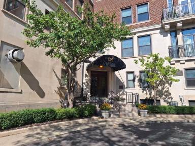 Main picture of 2900 E Jefferson Ave