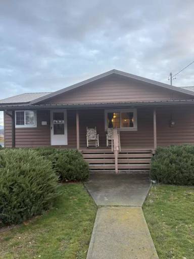 Main picture of 139 Pine Hollow Rd