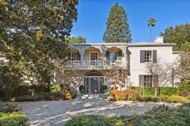 Main picture of 585 E Crescent Dr