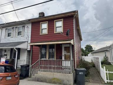 Main picture of 110 S 9th St