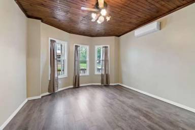 Main picture of 305 W Berwick St
