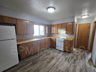 Main picture of 811 W 3rd St