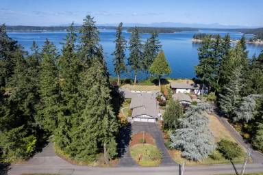 Main picture of 8501 Island View Ct NE
