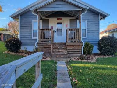 Main picture of 1311 E Millard St