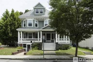 Main picture of 11 Henshaw St