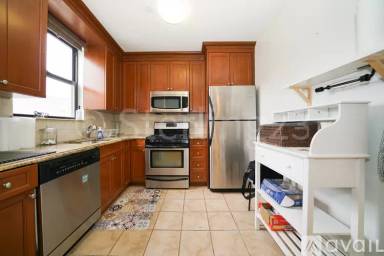 Main picture of 14 31 Astoria Blvd