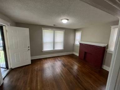 Main picture of 477 Marianna St