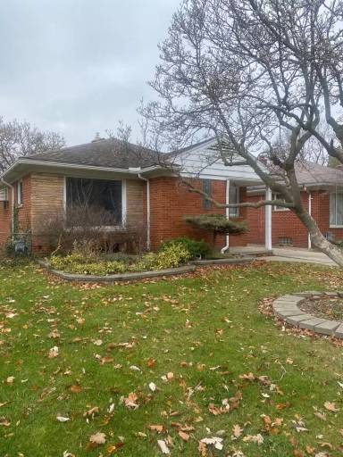 Main picture of 8101 Riverdale St