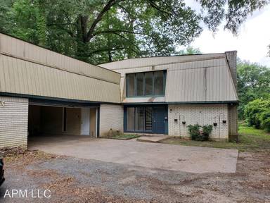 Main picture of 1813 N McGuire Ave