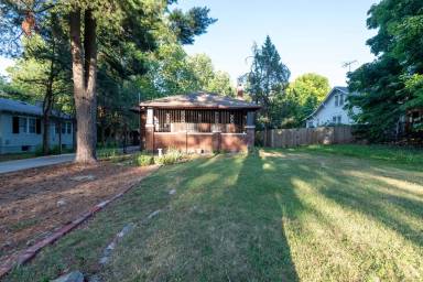 Main picture of 1554 S Campbell Ave