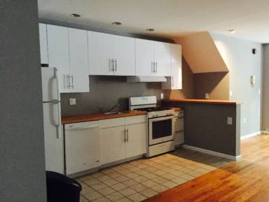 Main picture of 207 Bainbridge St