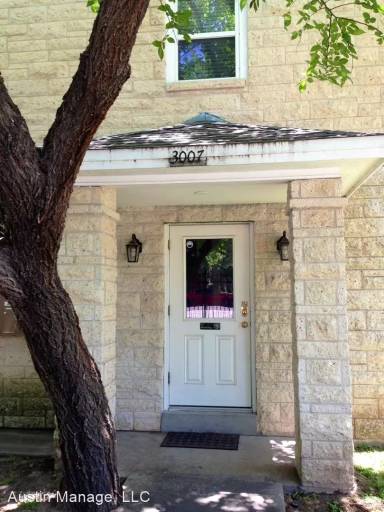 Main picture of 305 E 31st St
