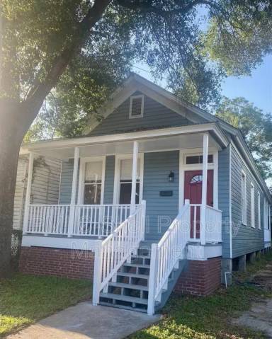 Main picture of 808 E Belmont St