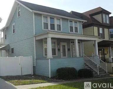 Main picture of 104 N 8th St