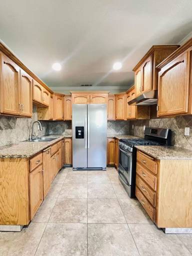 Main picture of 2247 W Dakota Ave