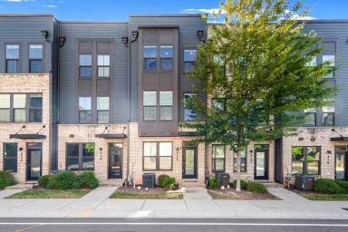 Main picture of 424 Music Hall Way