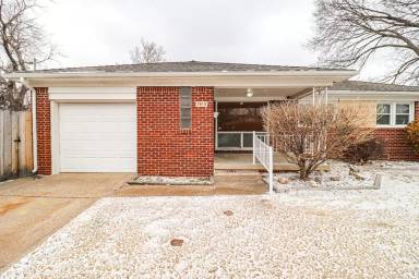 Main picture of 7610 E Indianapolis St