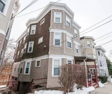 Main picture of 75 Bellingham St