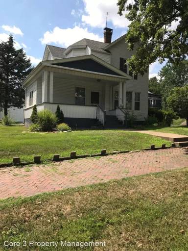 Main picture of 271 NE Randolph Ave