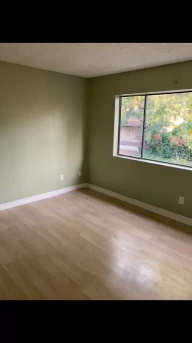 Main picture of 329 W 1 St