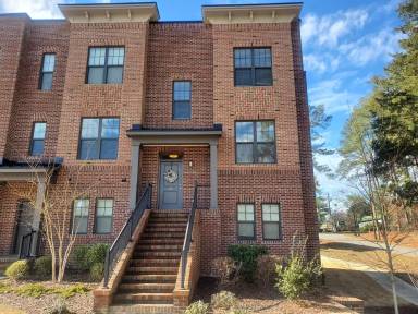 Main picture of 15 Brownstone Ln
