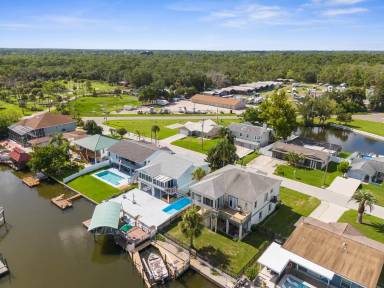 Main picture of 7637 Hatteras Dr