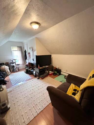 Main picture of 121 Winthrop Ave