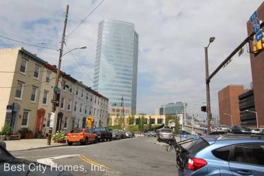 Main picture of 2710 South St