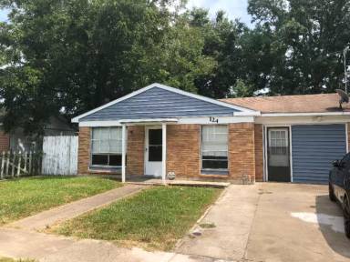 Main picture of 124 Town Homes Dr