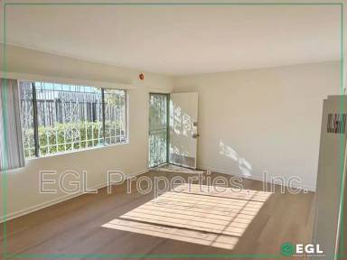 Main picture of 2530 S Sycamore Ave