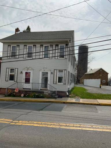 Main picture of 32 W Main St