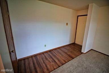 Main picture of 4901 S Marion Rd
