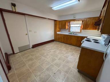 Main picture of 56 E 2nd St