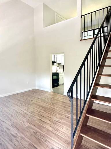 Main picture of 17 Farmington Ave