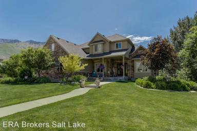 Main picture of 638 Grove Dr