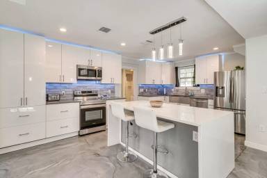 Main picture of 372 Plum St