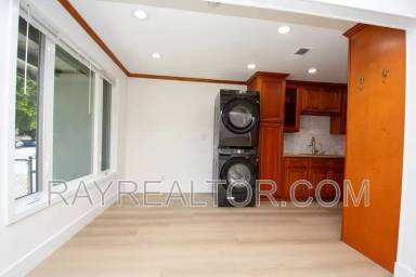 Main picture of 1099 Bradford Dr