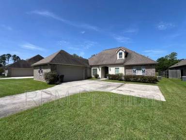 Main picture of 18063 River Landing Dr