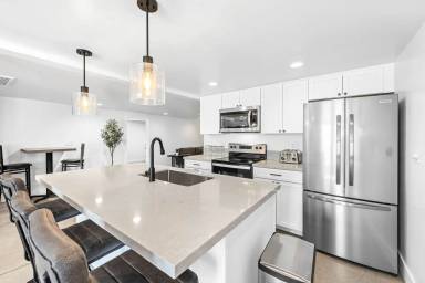 Main picture of 780 West St
