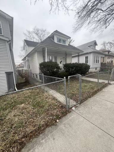 Main picture of 10112 S Yale Ave