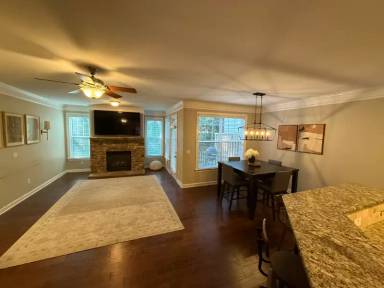 Main picture of 2116 Cobblestone Cir NE