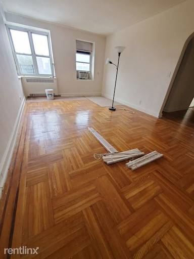 Main picture of 7001 113th St