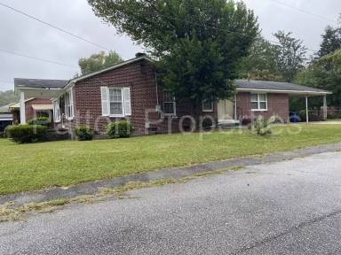 Main picture of 2241 Hurst St
