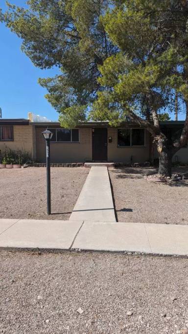 Main picture of 1502 E Iowa Dr