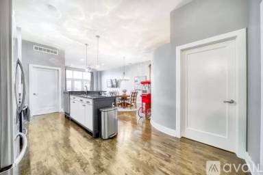 Main picture of 725 N Aberdeen St