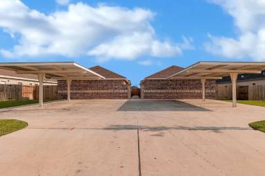 Main picture of 1013 W La Pointe Ave