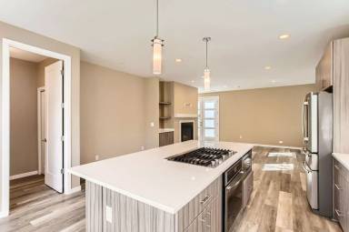 Main picture of 5715 N Michigan Ave