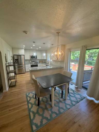 Main picture of 1405 15 Ave